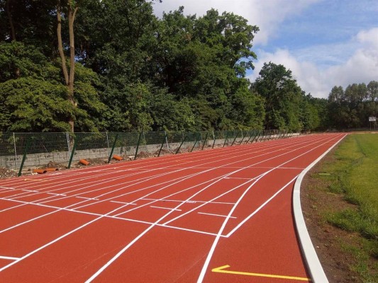 Nový atletický ovál již zakrátko přivítá špičkové atlety